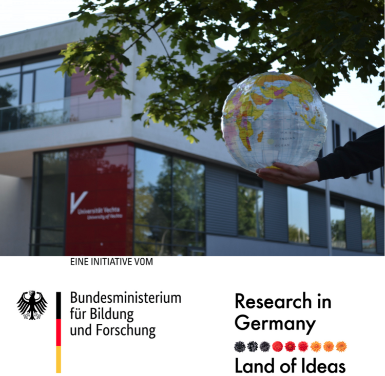 Weltkugel-Wasserball vor dem Universitätsgebäude, Logo des Bundesministerium für Bildung und Forschung und Logo von Research in Germany