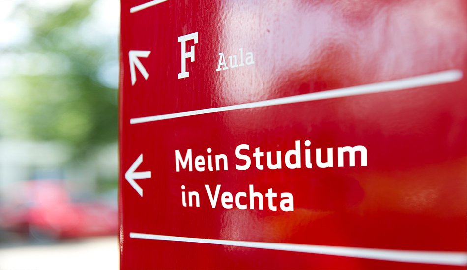 Leitsäule mit Aufschrift "Mein Studium in Vechta"