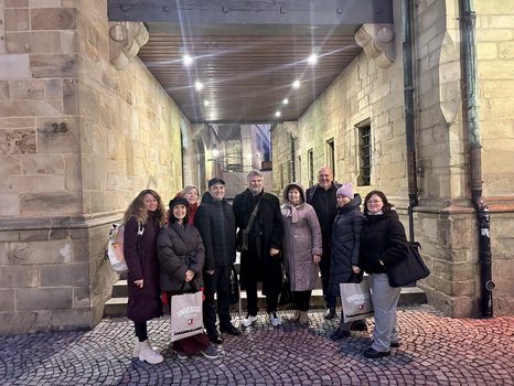 Die ukrainische Delegation mit Vertreterinnen und Vertretern der Universität Vechta in Osnabrück, u. a. Dr. Yana Harhaun (2. v. l.) und Prof. Dr. Eugen Kotte (Bildmitte) (Foto: Olha Jantzin)