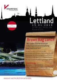 Im Vordergrund ist eine braune Papiertüte mit der Aufschrift "Brown Bag Lunch" zu sehen. Darauf stehen Orts- und Zeitangaben der Veranstaltung. Im Hintergrund sieht man eine schwarze Skyline von Lettland und einen roten Kreis mit dem Hinweis, dass die Veranstaltung auf Englisch stattfindet.