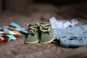 grüne Babyschuhe