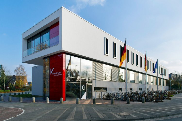 Exterior view of building Q of the University of Vechta (photo: University of Vechta/Meckel) 