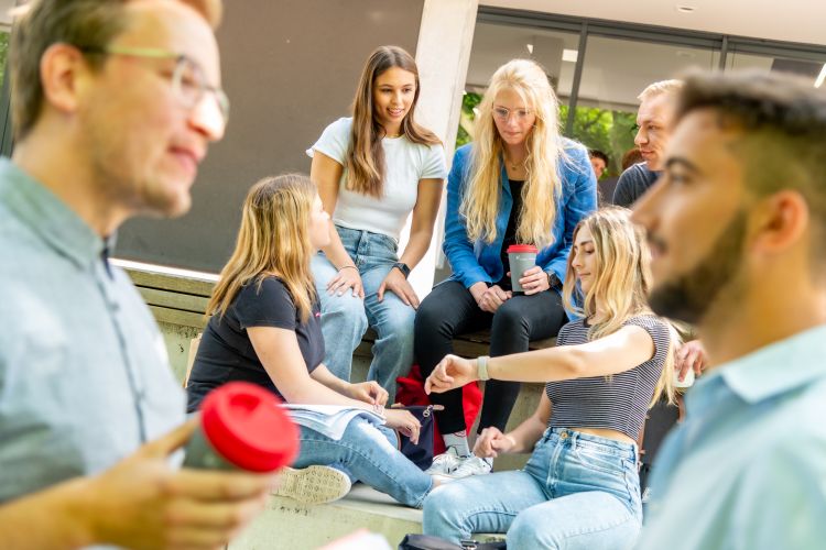Science Back from Summer - Vernetzungsabend für Nachwuchswissenschaftler*innen und Professor*innen