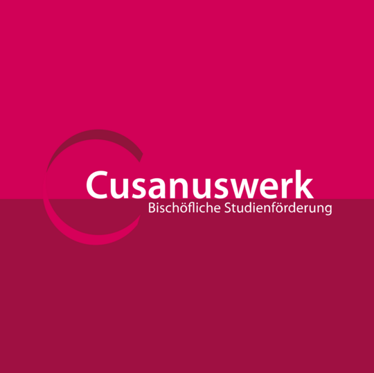 Das Cusanuswerk fördert junge Menschen im Studium der Katholischen Theologie beispielsweise mit Stipendien.