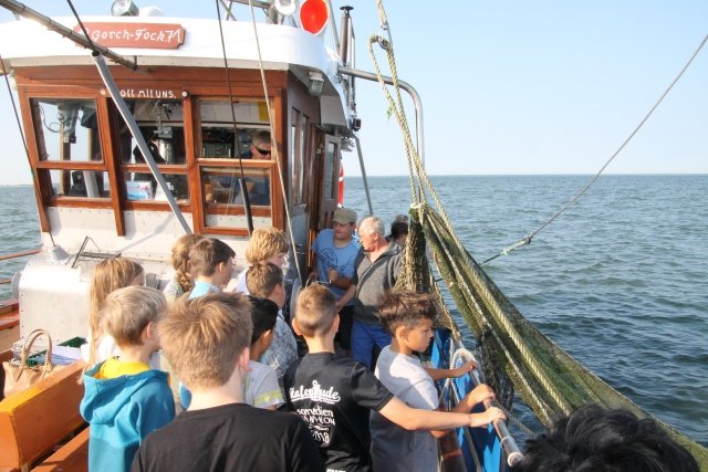 Der Fischkutter als Klassenzimmer an der niedersächsischen Nordseeküste
