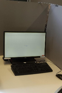 Ein PC-Arbeitsplatz im Experimentallabor