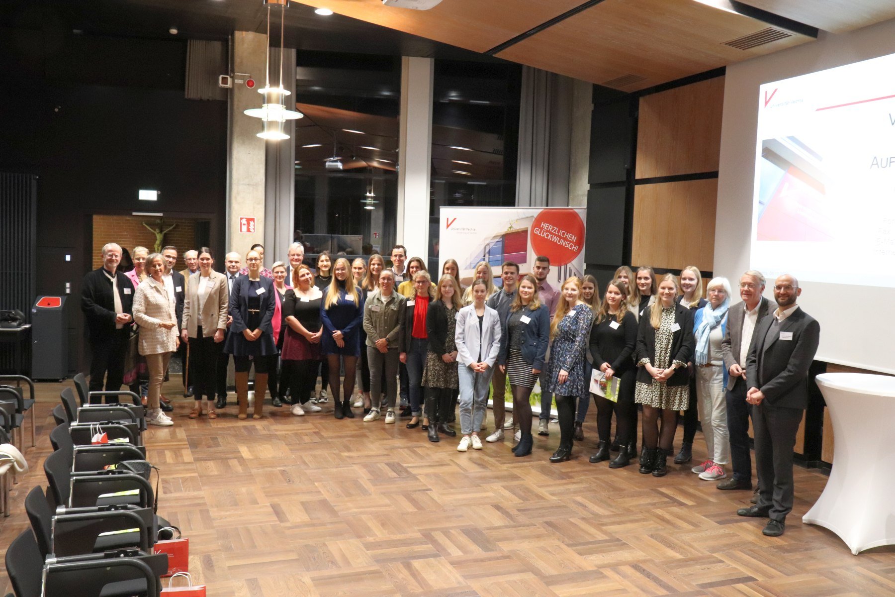 Gruppenbild Stipendiat*innen und Förder*innen des Deutschlandstipendiums 2022/23