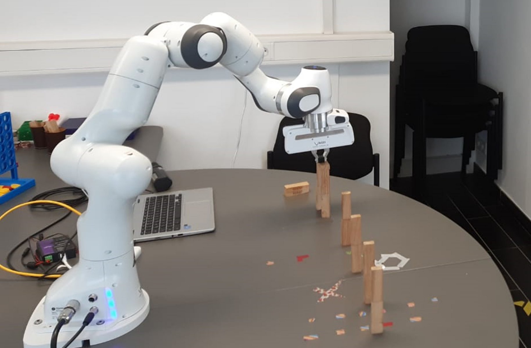 Roboter zum Anfassen im RoboLab von Moin Veroza!