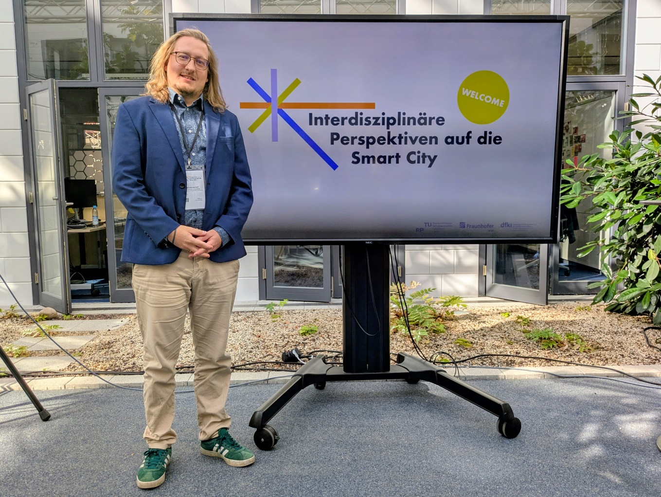 Paul Henning Wolf präsentiert auf interdisziplinärer Konferenz zu Smart Cities