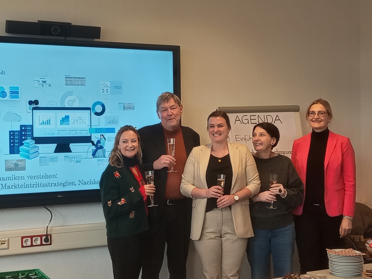 Innovationsdynamiken verstehen: Markteintrittsstrategien, Nachhaltigkeit und Digitalisierung | Erfolgreiche Disputation von Sophia Kollhoff